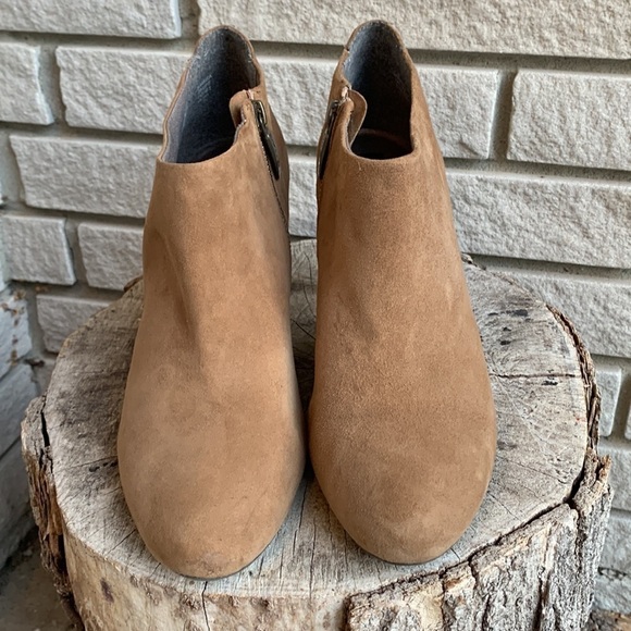 𝅺DKNYC Samira Suede Round Toe Ankle Booties Tan Sz 10 - Picture 4 of 14